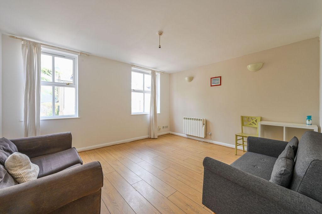 Property photo 2 of 7