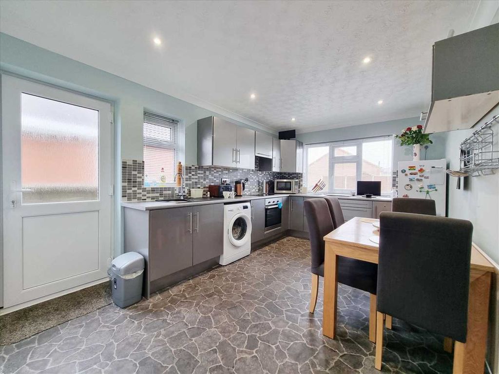 Property photo 3 of 9 Kitchen Diner: