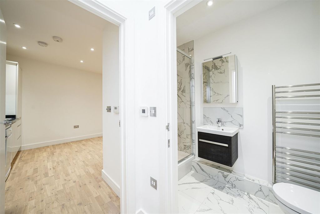 Property photo 3 of 15 3 Glebelands Court (7).Jpg