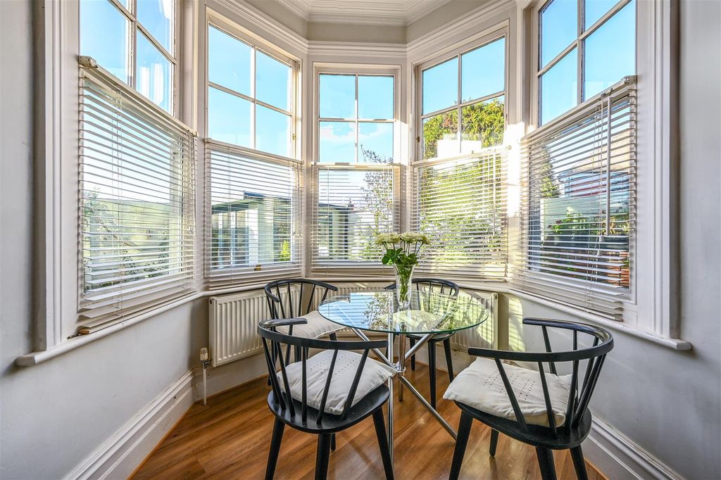 Property photo 3 of 43 43A Sutherland Avenue - Tn93Ql (2).Jpg