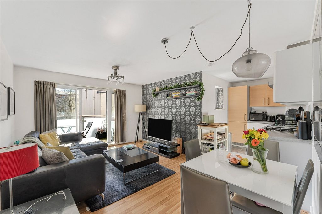 Property photo 1 of 18 Reception/Kitchen