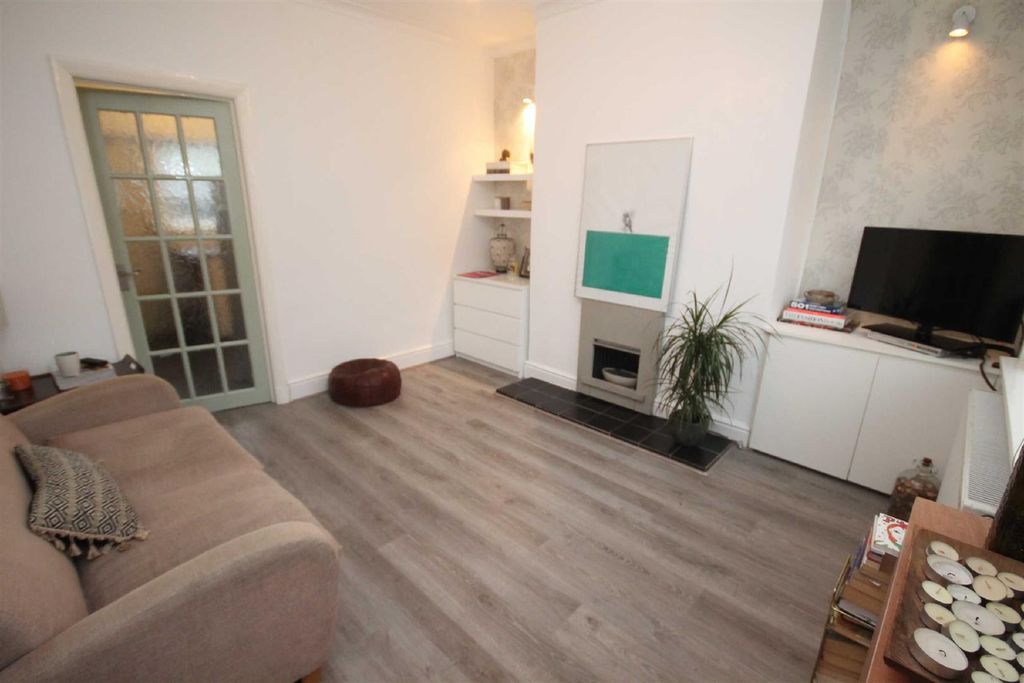 Property photo 2 of 6