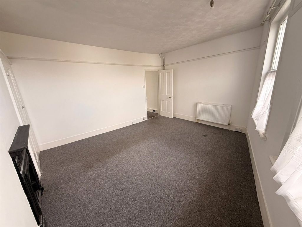 Property photo 2 of 9 Picture No. 11