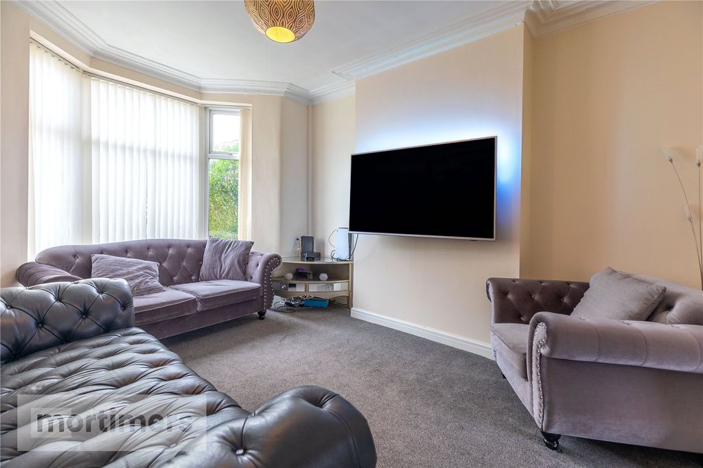 Property photo 2 of 21 Living Room