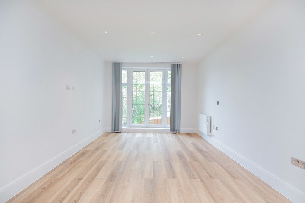 Property photo 3 of 20 Pbox-Img.Jpg
