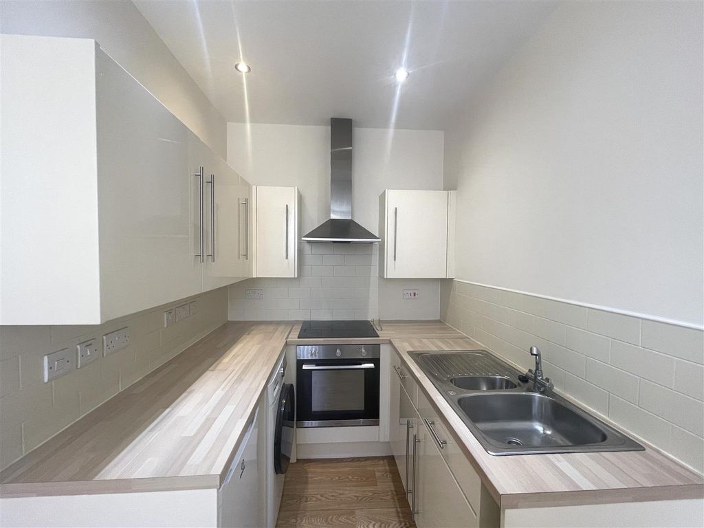 Property photo 2 of 6 Kitchen.Jpg