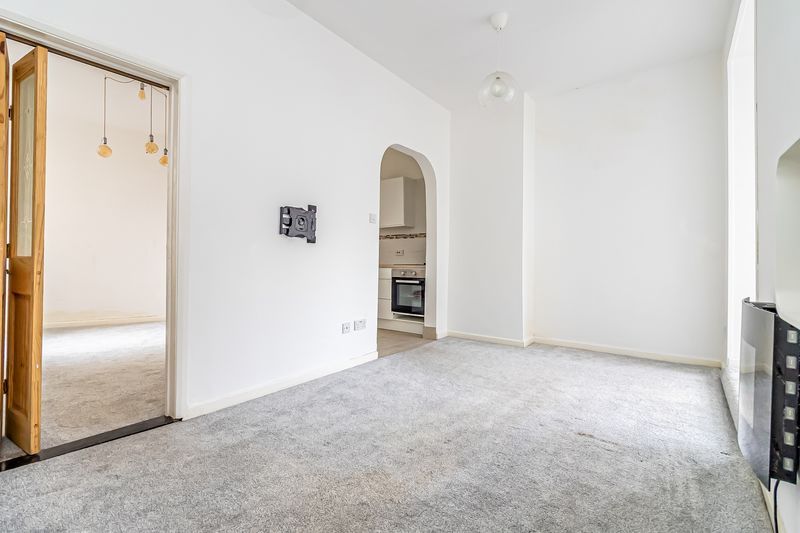 Property photo 2 of 11 .