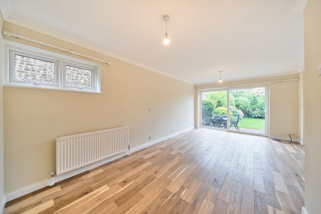 Property photo 3 of 22 19-681A1F7d3F000-...