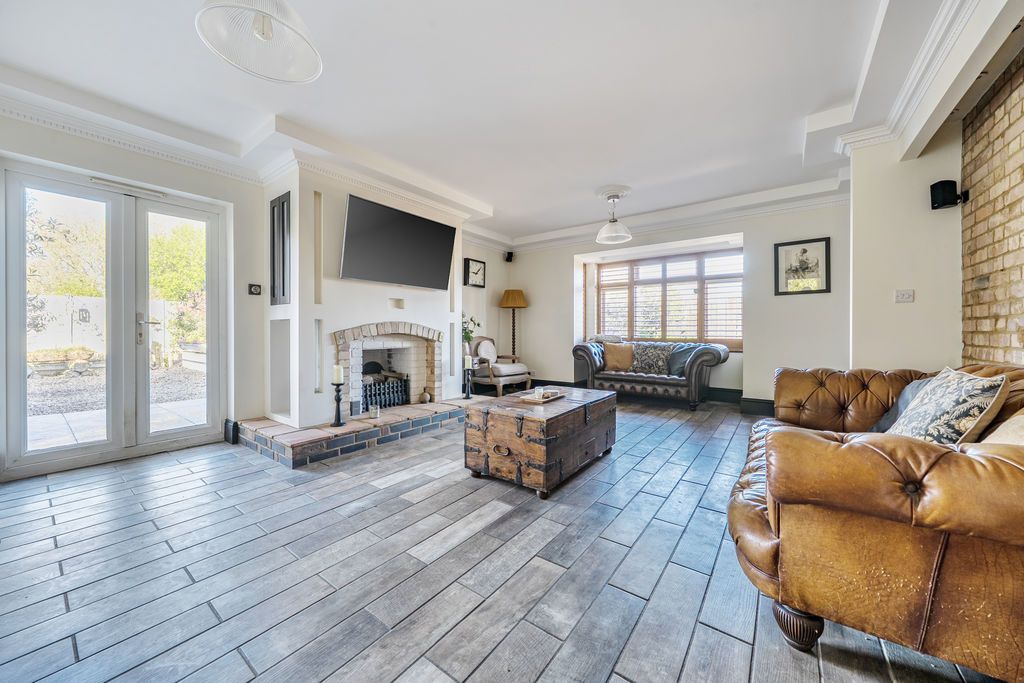 Property photo 3 of 25 Lounge