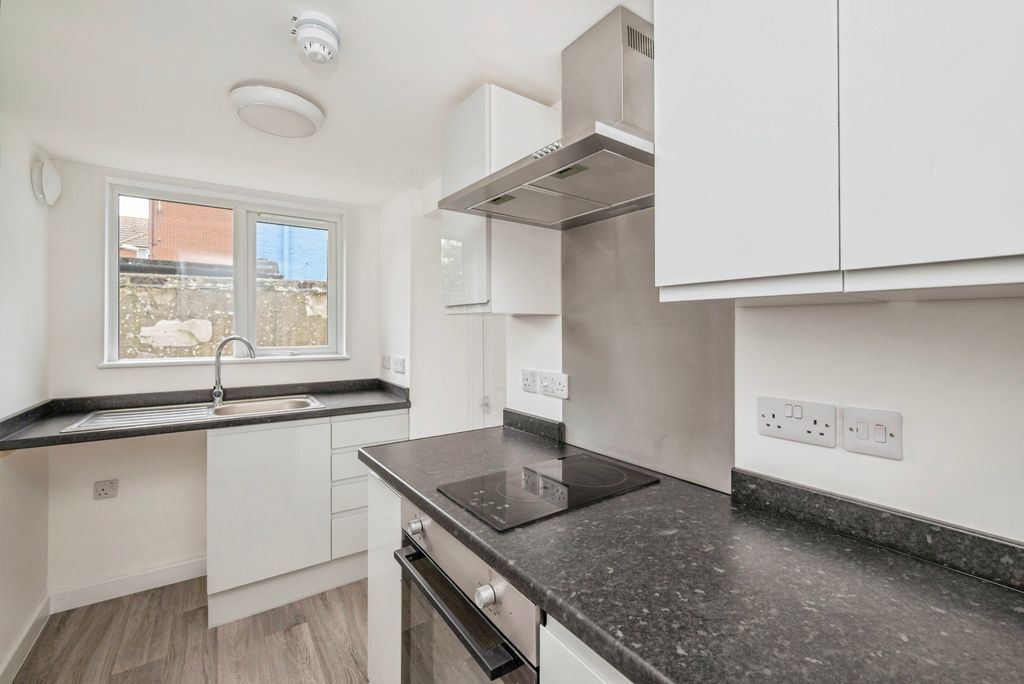 Property photo 2 of 11 Kitchen