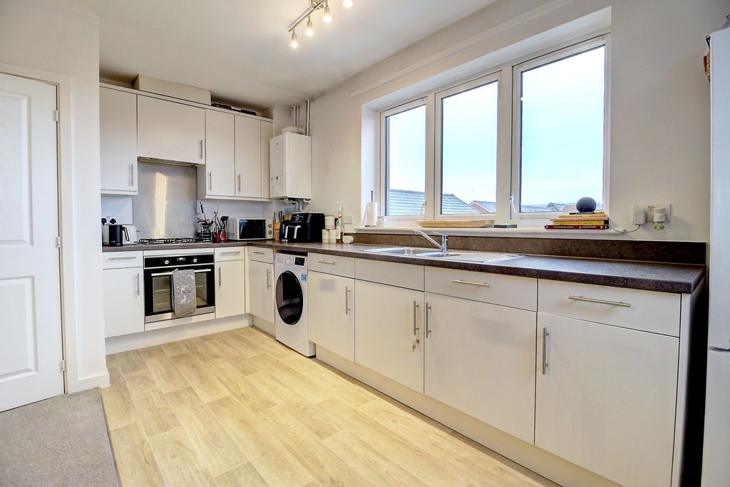 Property photo 2 of 12 Kitchen