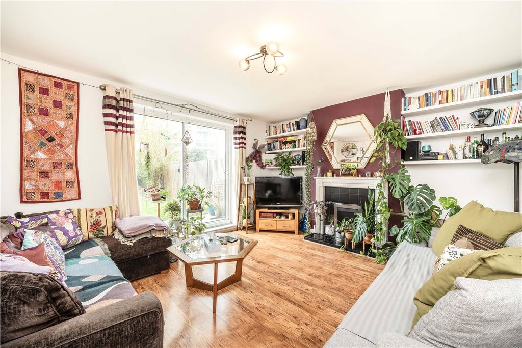 Property photo 3 of 12 Reception