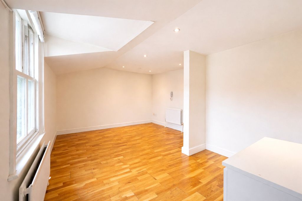 Property photo 2 of 5 Picture No. 13