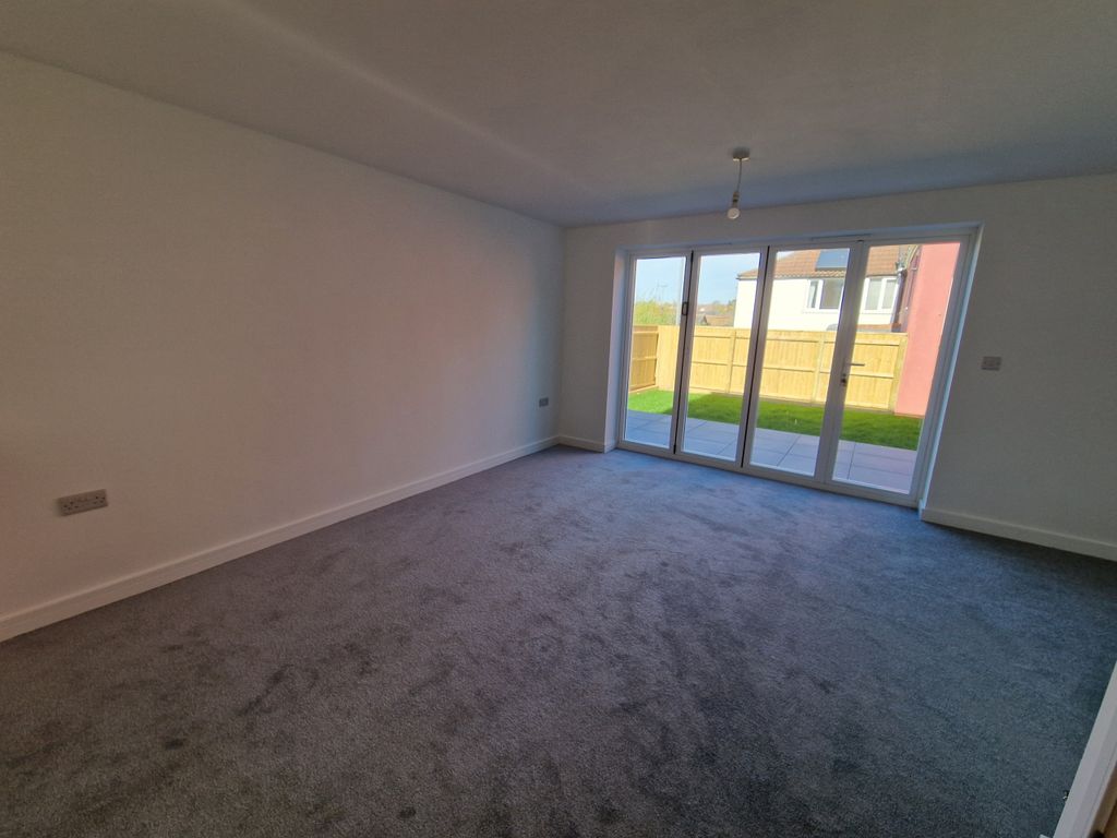 Property photo 2 of 15 Sitting Room