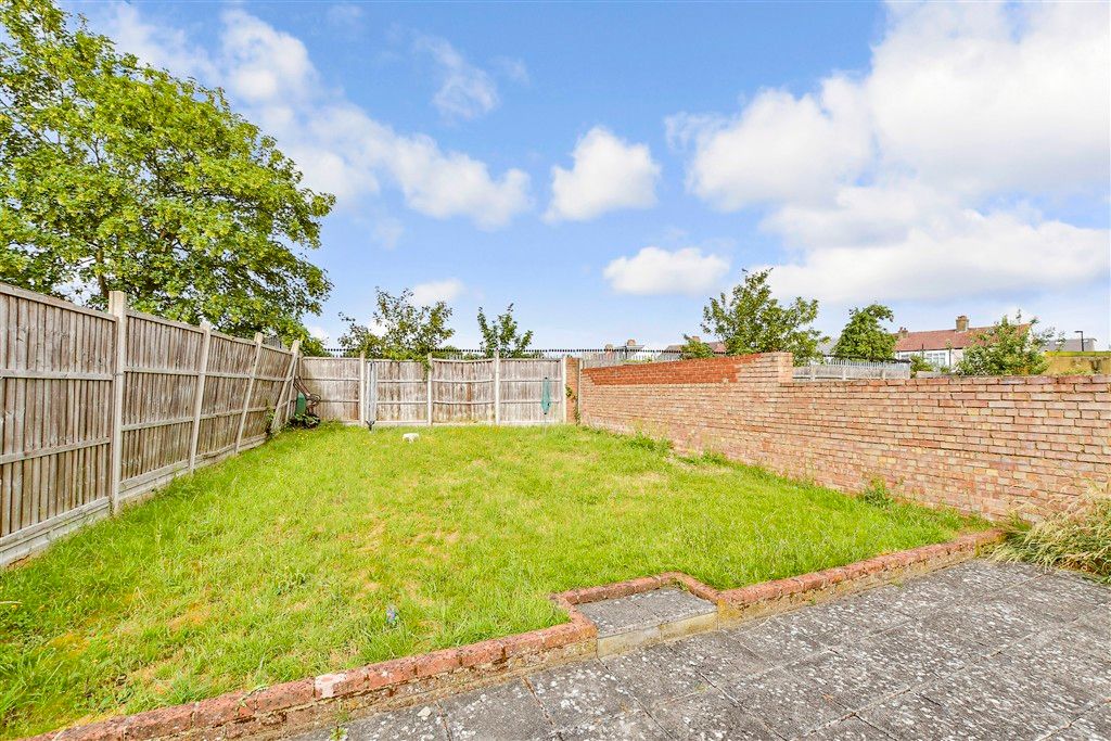 Property photo 1 of 8 Communal Gardens