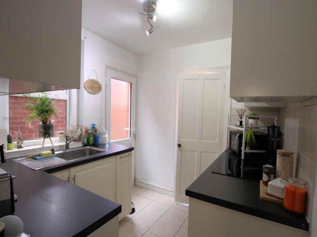 Property photo 3 of 8 Kitchen.Jpg