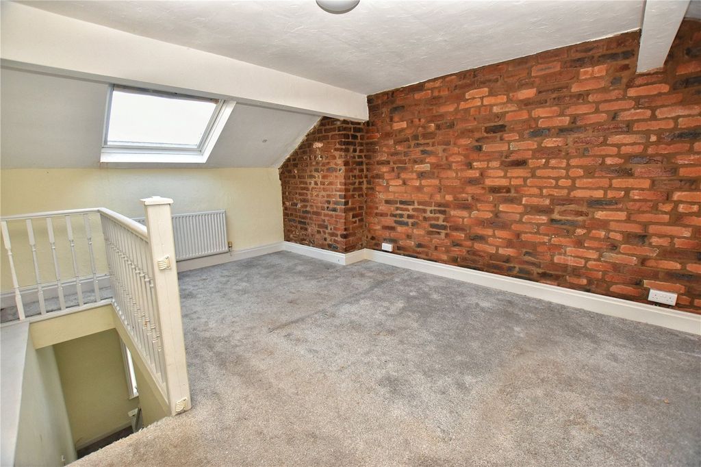 Property photo 2 of 16 Loft Room