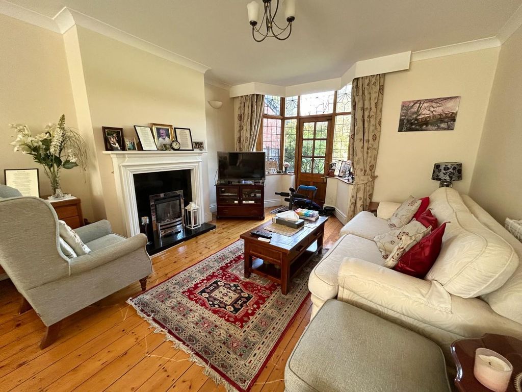 Property photo 2 of 20