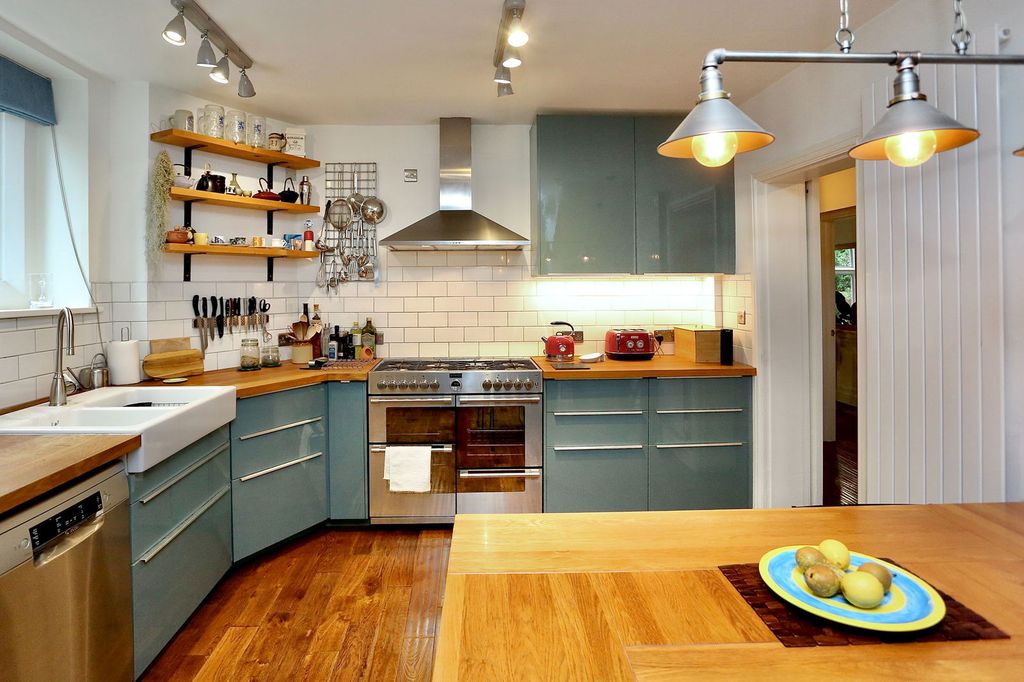 Property photo 3 of 32