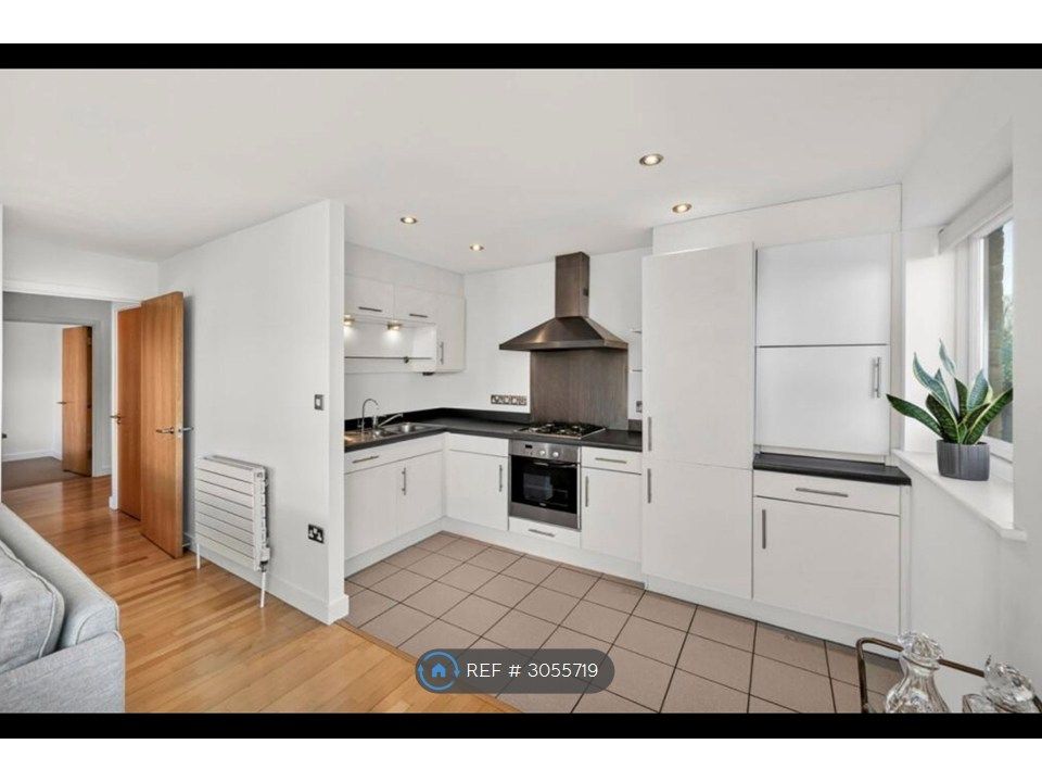 Property photo 3 of 10 Kitchen