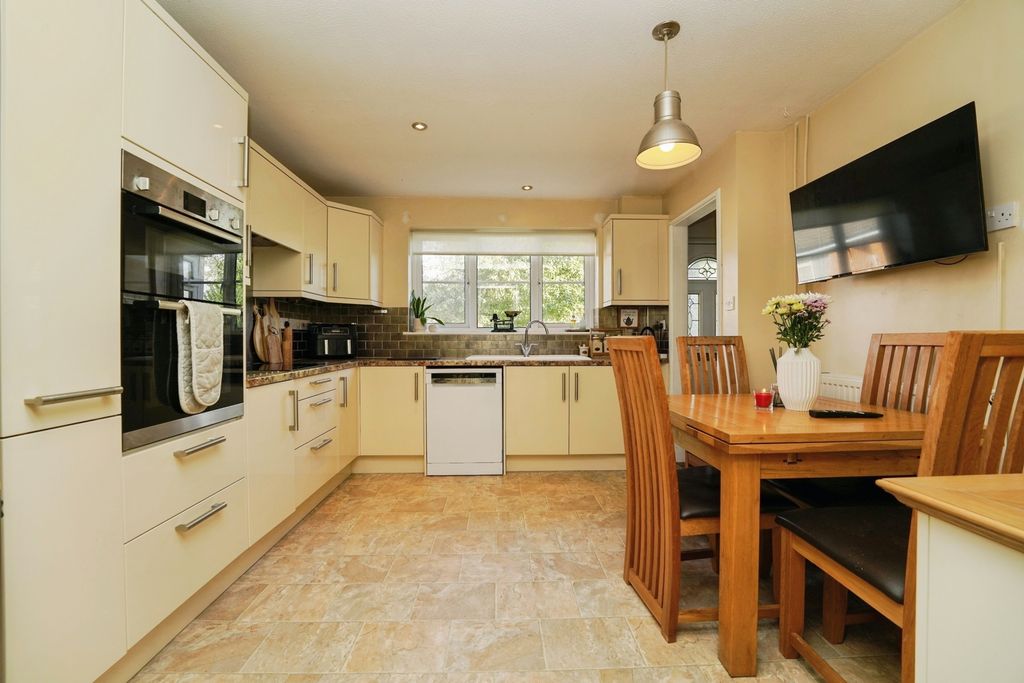 Property photo 2 of 17 Photo