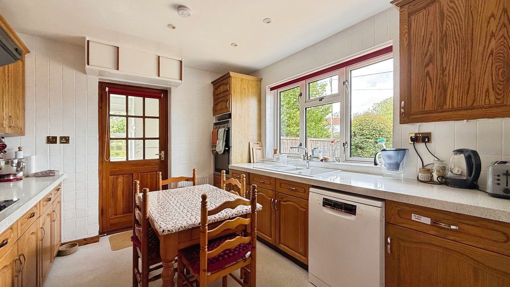 Property photo 3 of 19 Kitchen/Breakfast Room