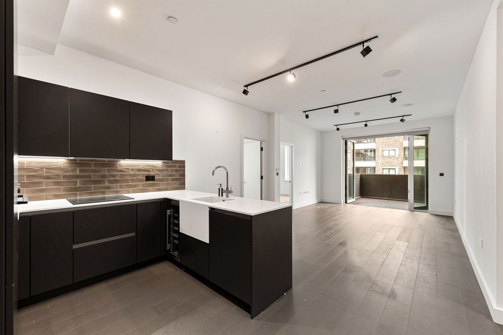Property photo 1 of 12 (Main)