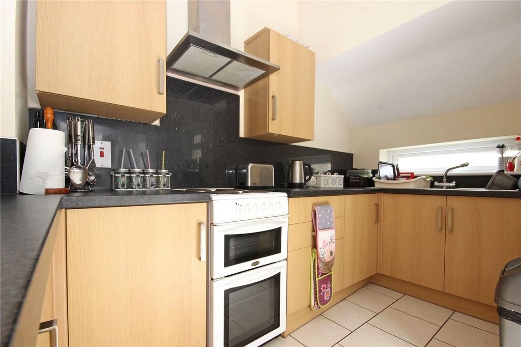 Property photo 2 of 9 Picture No. 11