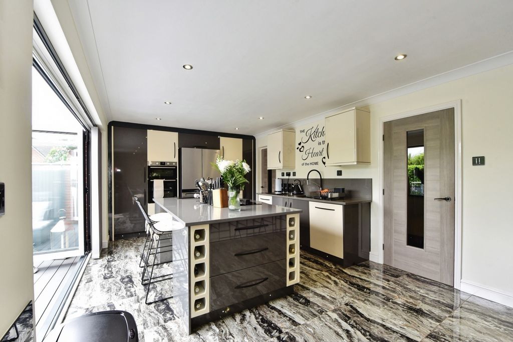 Property photo 2 of 24 Pbox-Img.Jpg