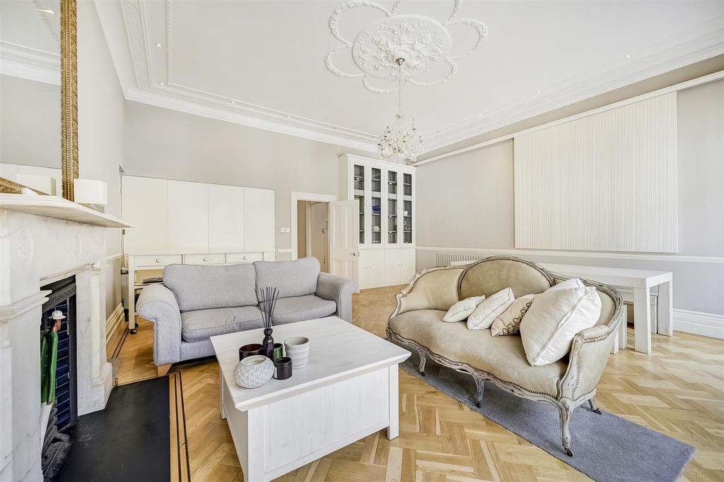 Property photo 3 of 11 S&P Kensington Lettings Flat B, 15 Cheniston Garde