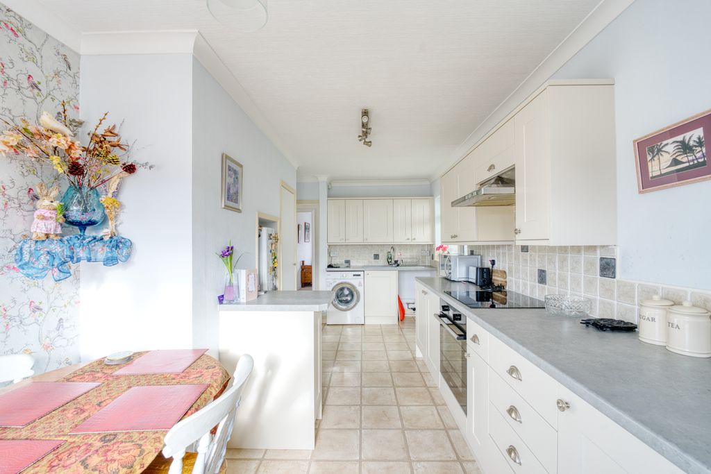 Property photo 3 of 17 Gallery