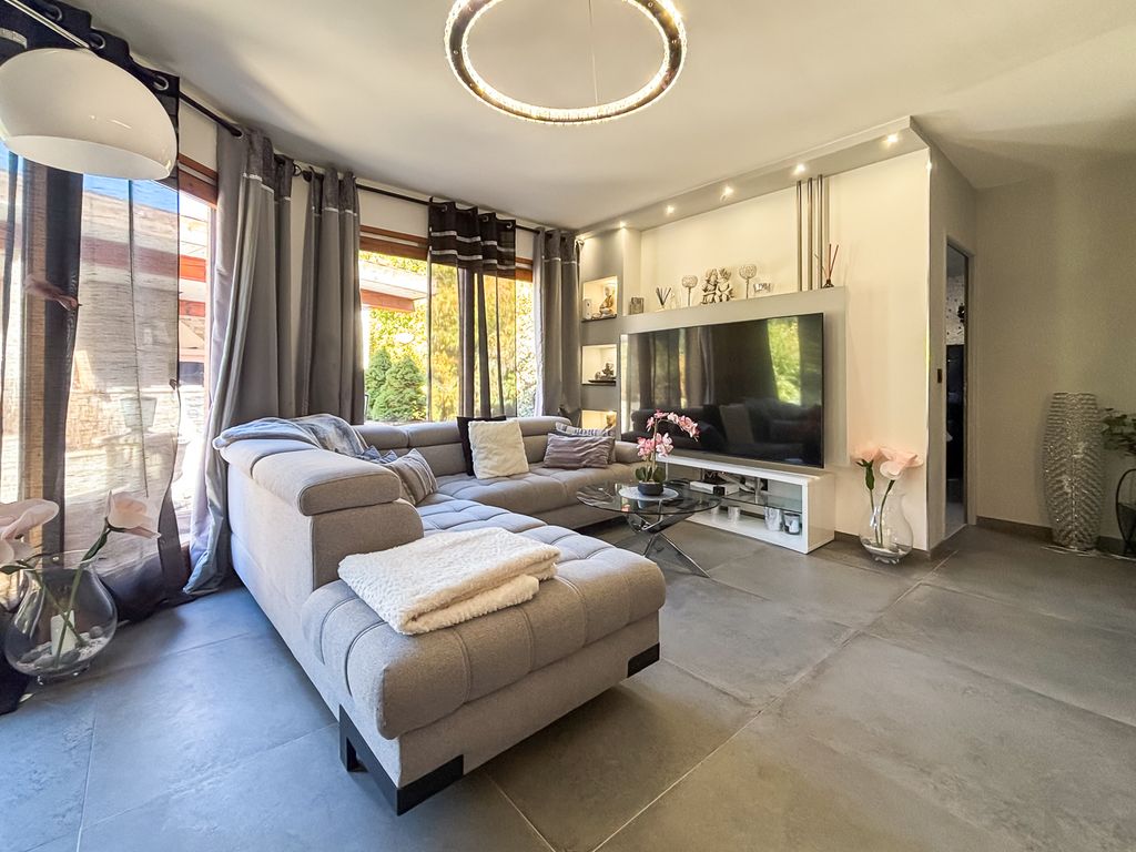 Property photo 3 of 6