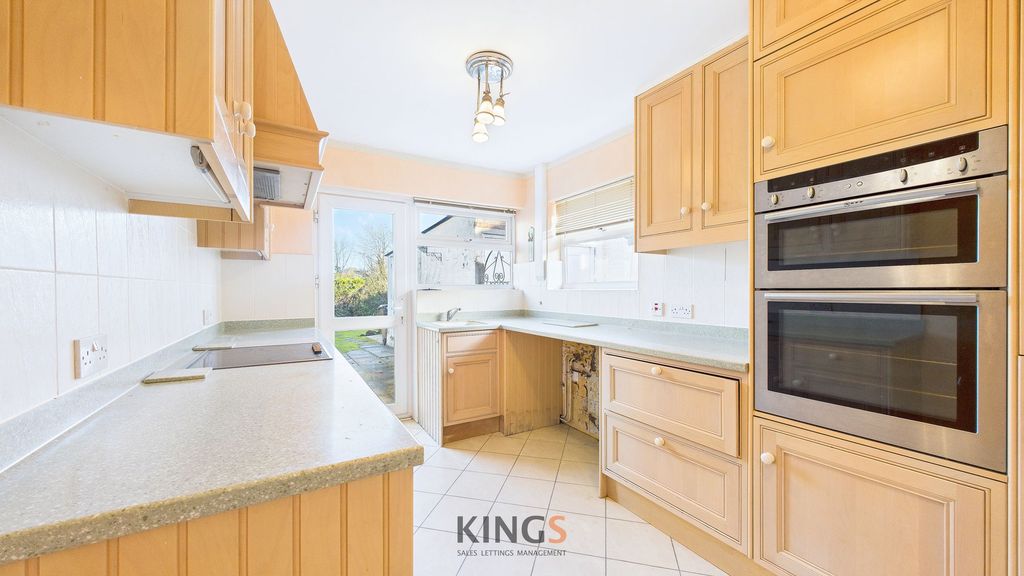 Property photo 3 of 19 Kitchen