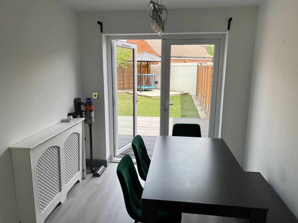 Property photo 3 of 14 Dining Area