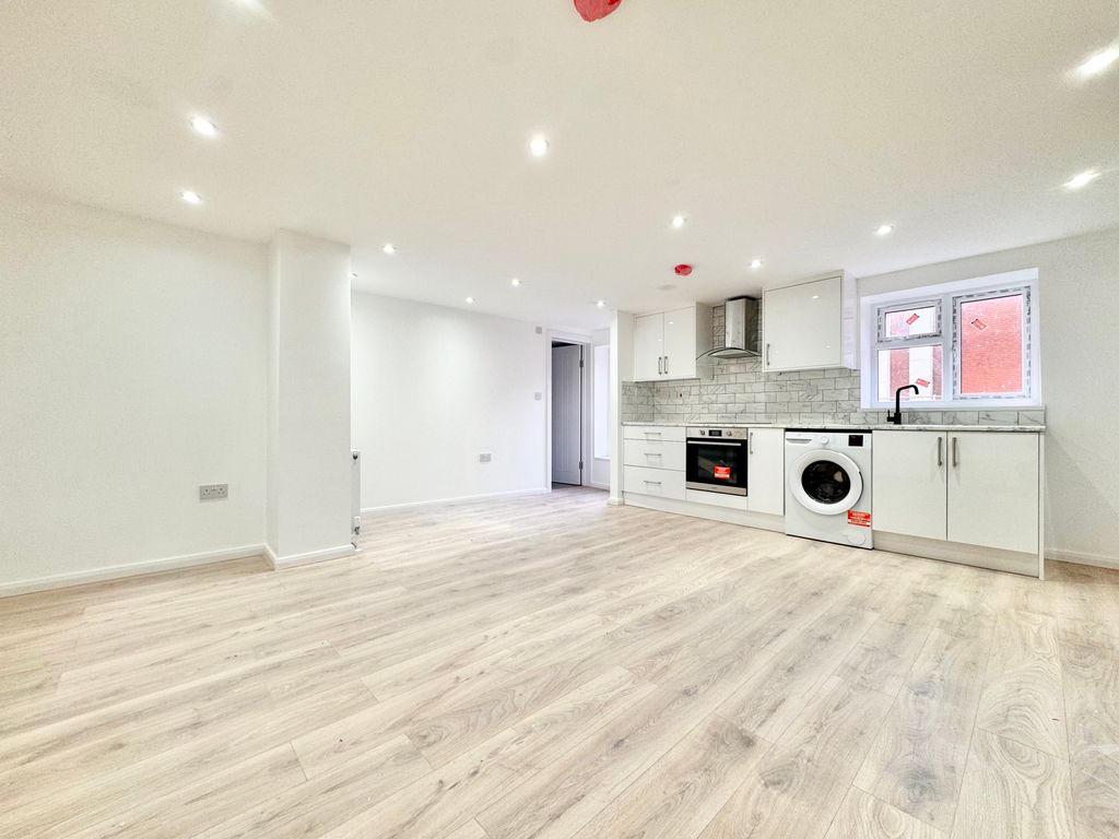 Property photo 2 of 5 Living Room