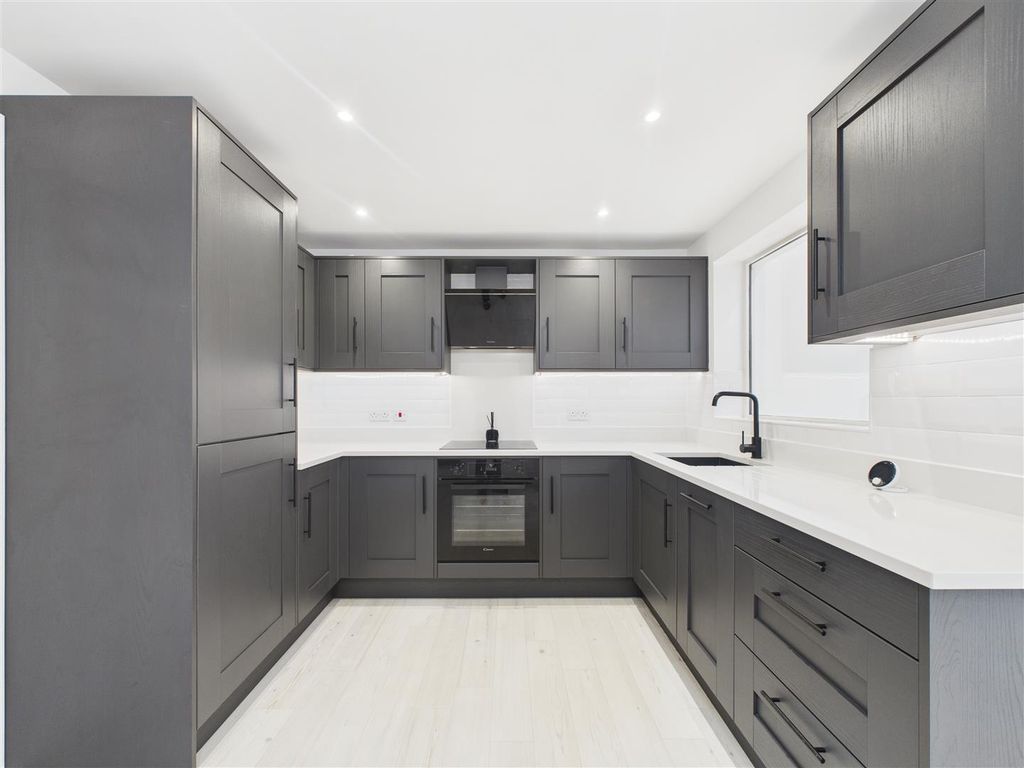 Property photo 3 of 13 Cam03303G0-Pr0267-Still004.Jpg