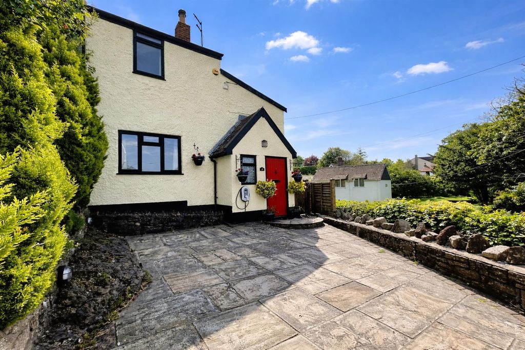 Property photo 1 of 19 22 St Georges Hill.Jpg