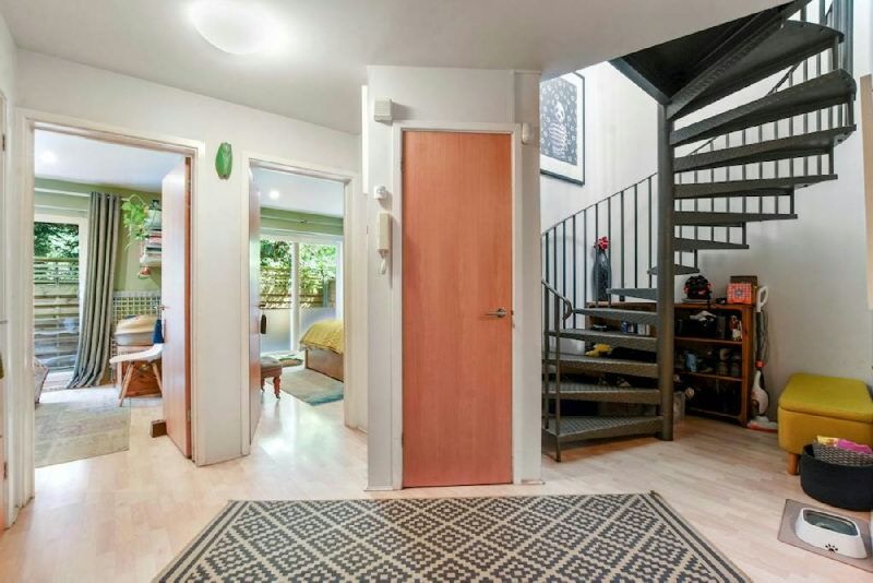 Property photo 3 of 14 Hallway