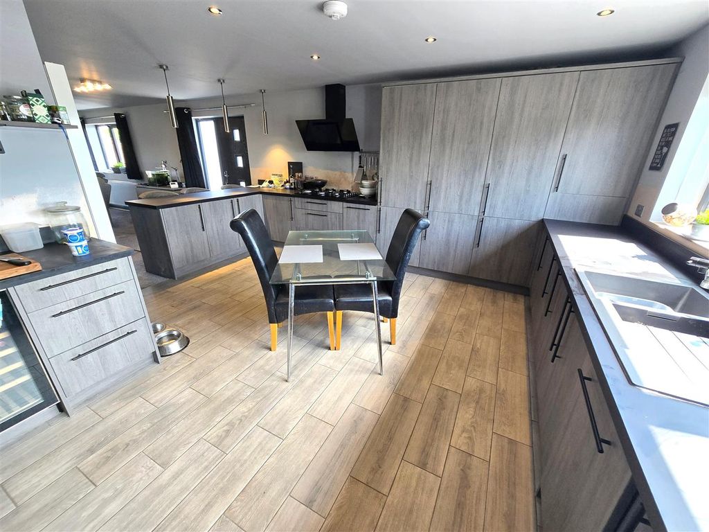 Property photo 2 of 26 Annexe Lounge/Diner/Ktchen