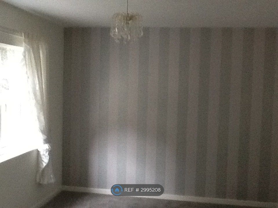Property photo 1 of 6 Living Room