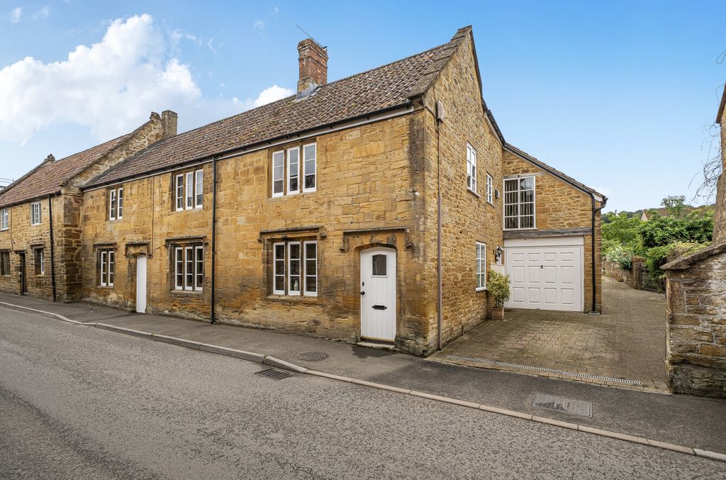 Property photo 1 of 20 1469881-12-6A22Ab...