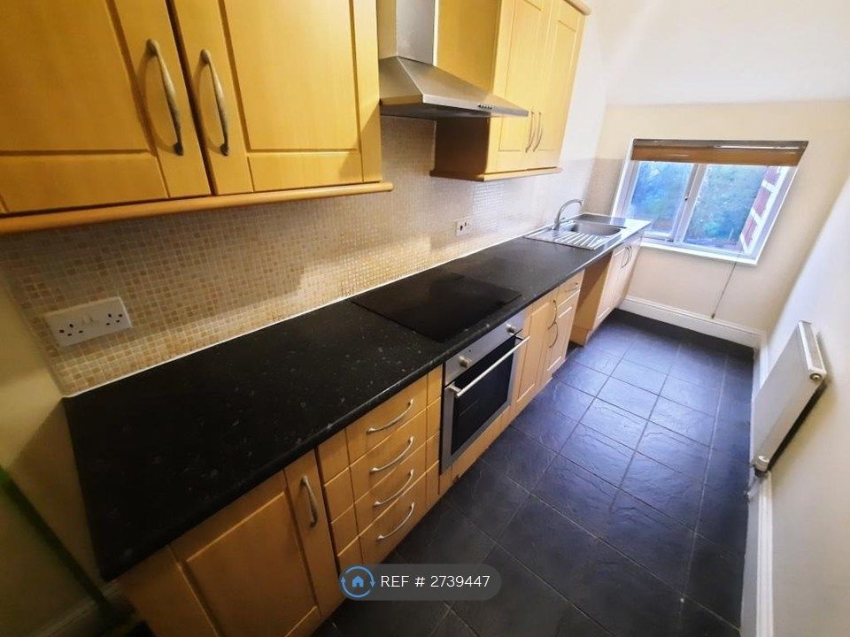 Property photo 2 of 6 Kitchen