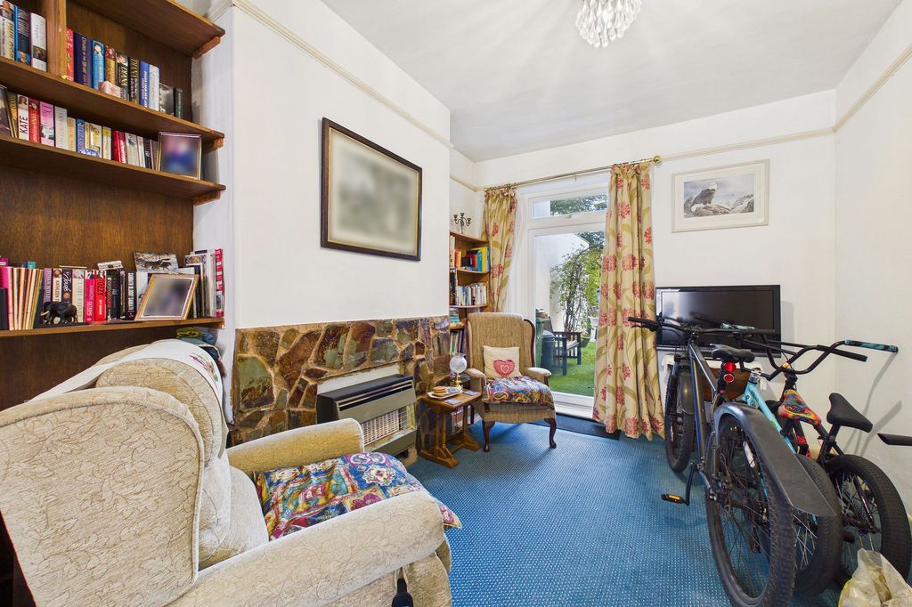 Property photo 3 of 21