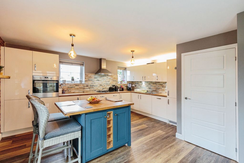 Property photo 2 of 23 Kitchen Diner