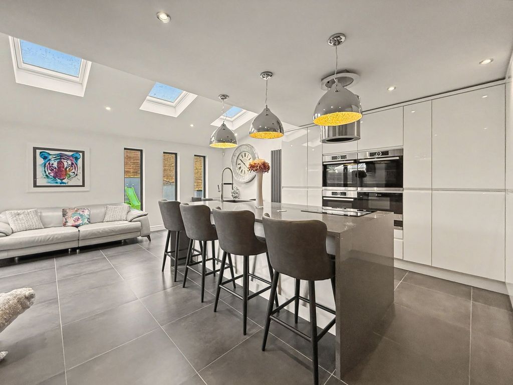 Property photo 2 of 29