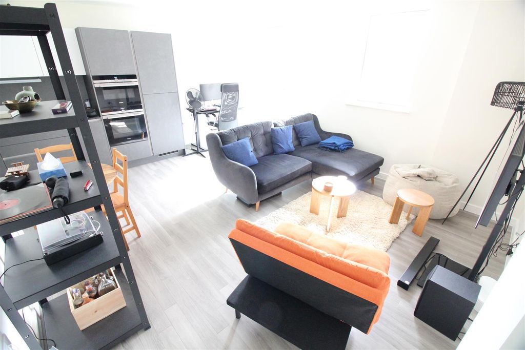 Property photo 2 of 10 26B3A296-87C3-4310-B6F0-0Ba41752048F.Jpeg