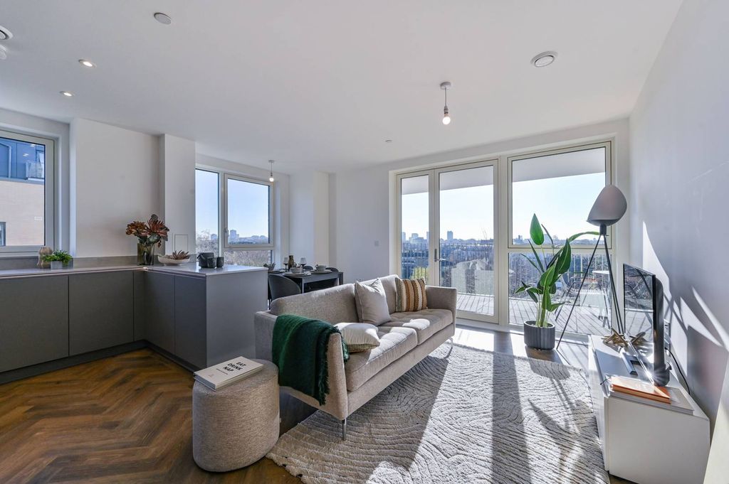 Property photo 2 of 20