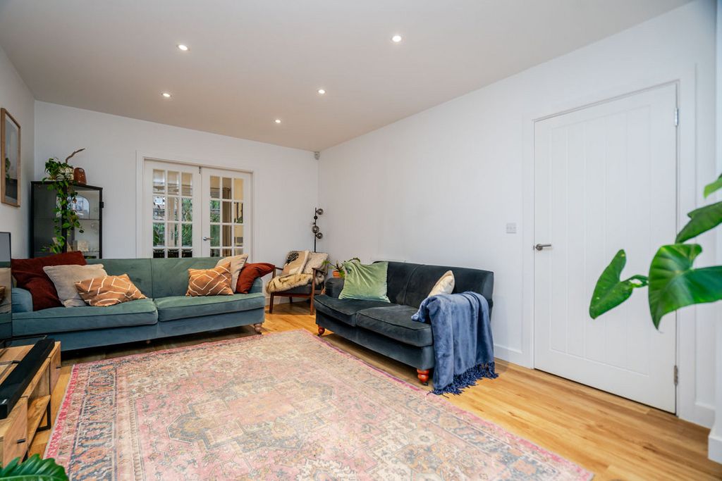 Property photo 3 of 21