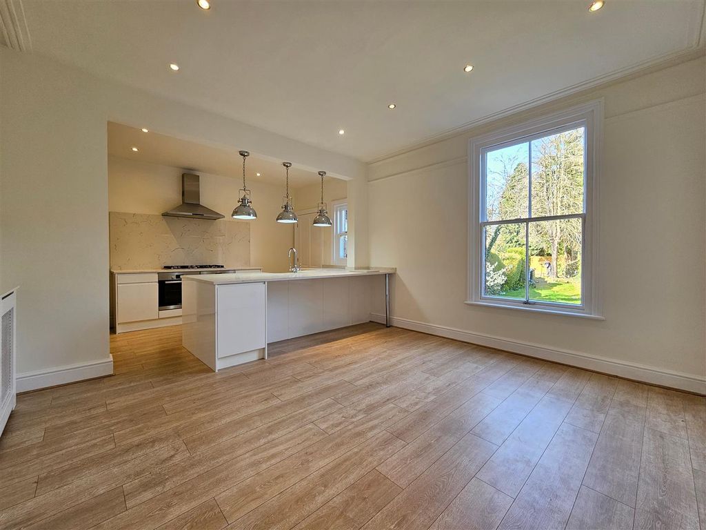 Property photo 3 of 28 Dining Kitchen