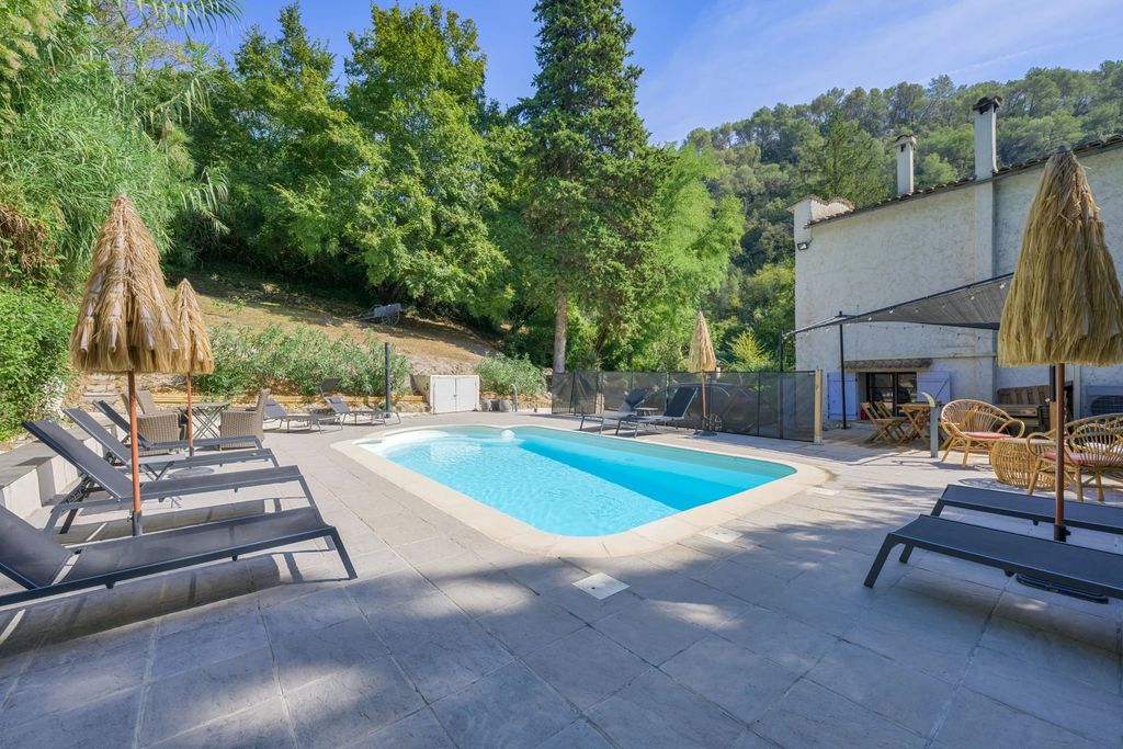 Property photo 2 of 27